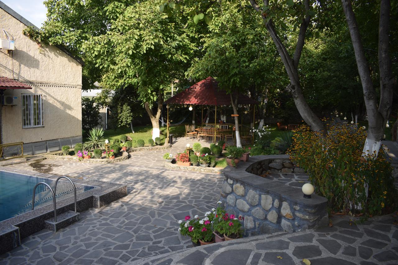 Family Hotel Lago & Wine Cellar Lagodechi Exteriör bild