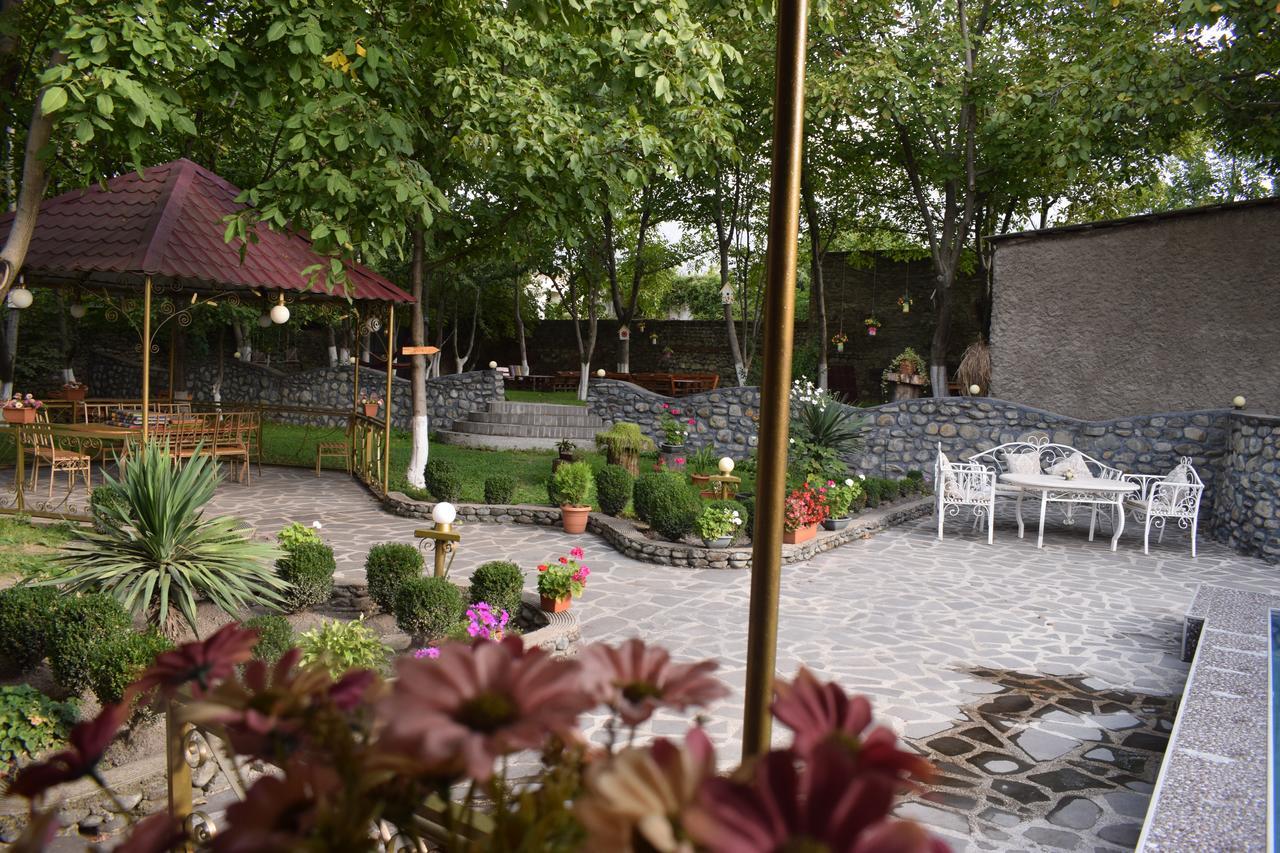 Family Hotel Lago & Wine Cellar Lagodechi Exteriör bild