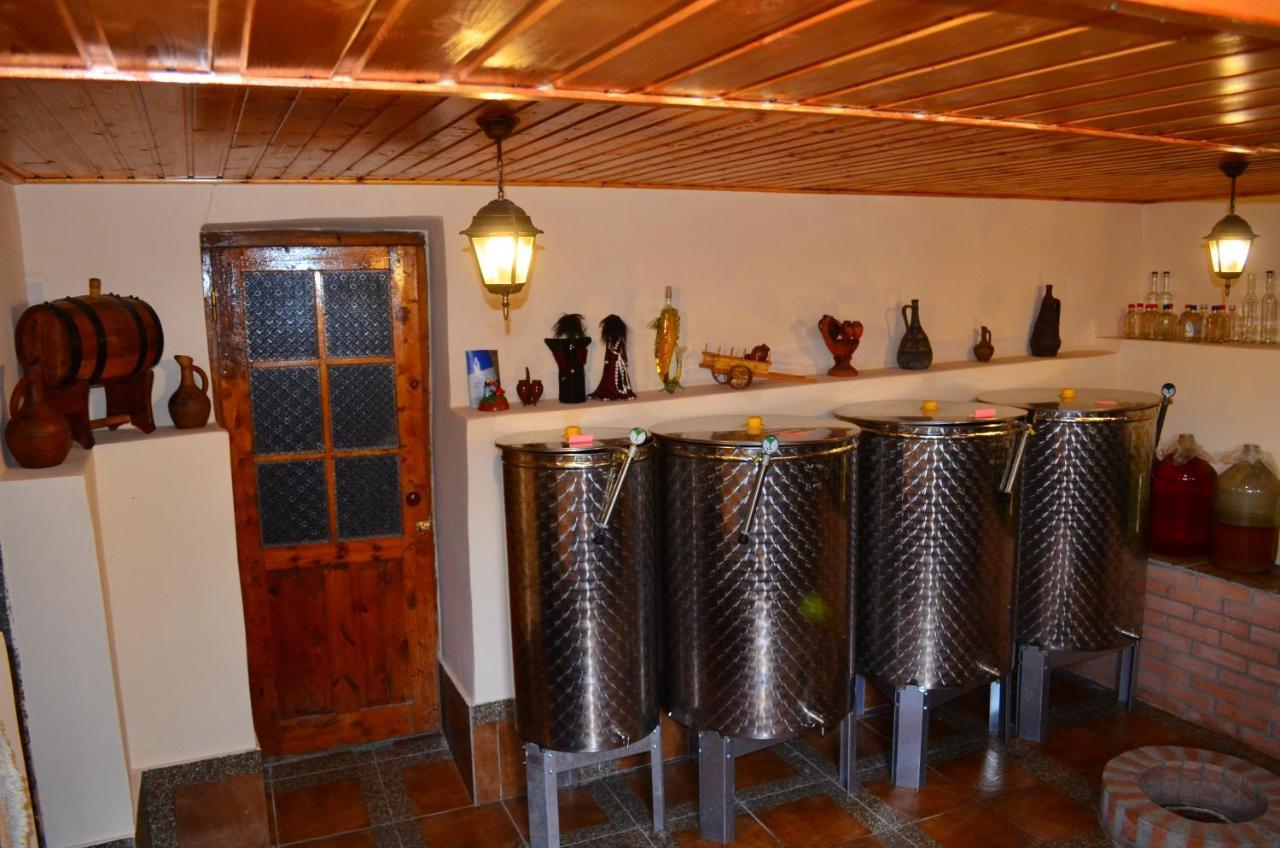 Family Hotel Lago & Wine Cellar Lagodechi Exteriör bild